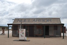 Nullarbor Plain :1400km!